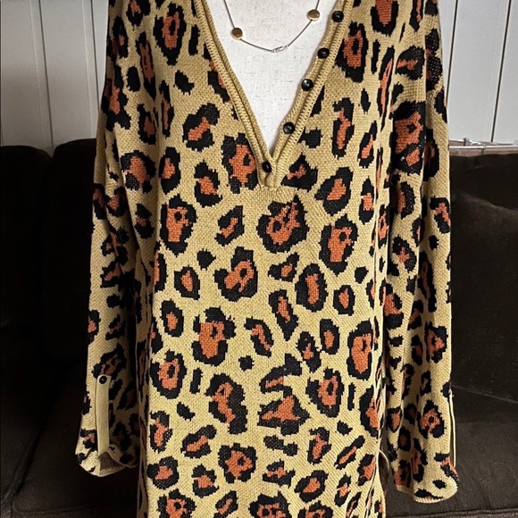 Lucky & Blessed • Women • Safari Design • Large • Brown/ Black •Tunic Sweater - Picture 9 of 16